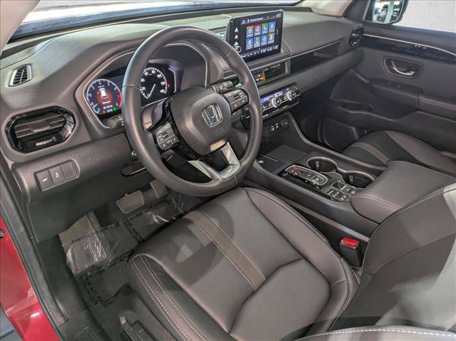 Used 2025 Honda Pilot Touring image 10