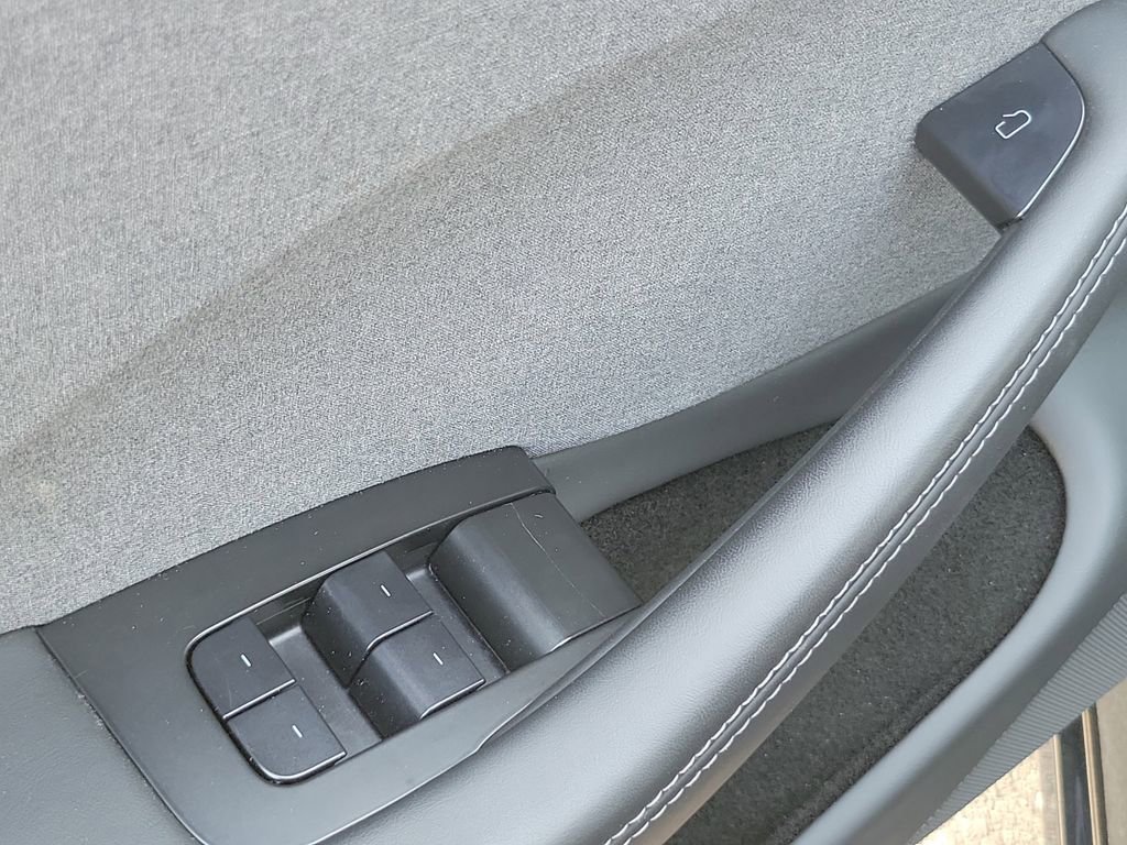 Used 2025 Tesla Model 3 RWD image 13