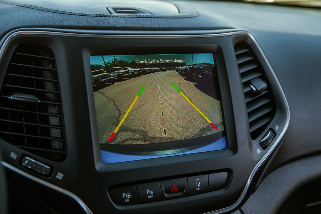 Used 2023 Jeep Cherokee Altitude Lux AWD/4WD image 16
