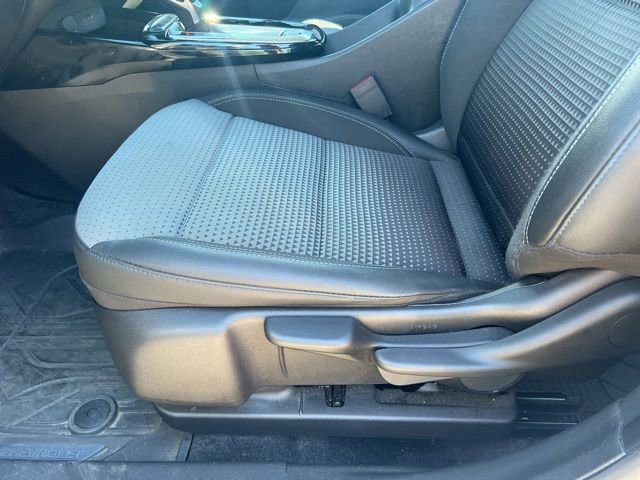 Used 2024 Chevrolet Trax LT w/ LT Convenience Package FWD image 16