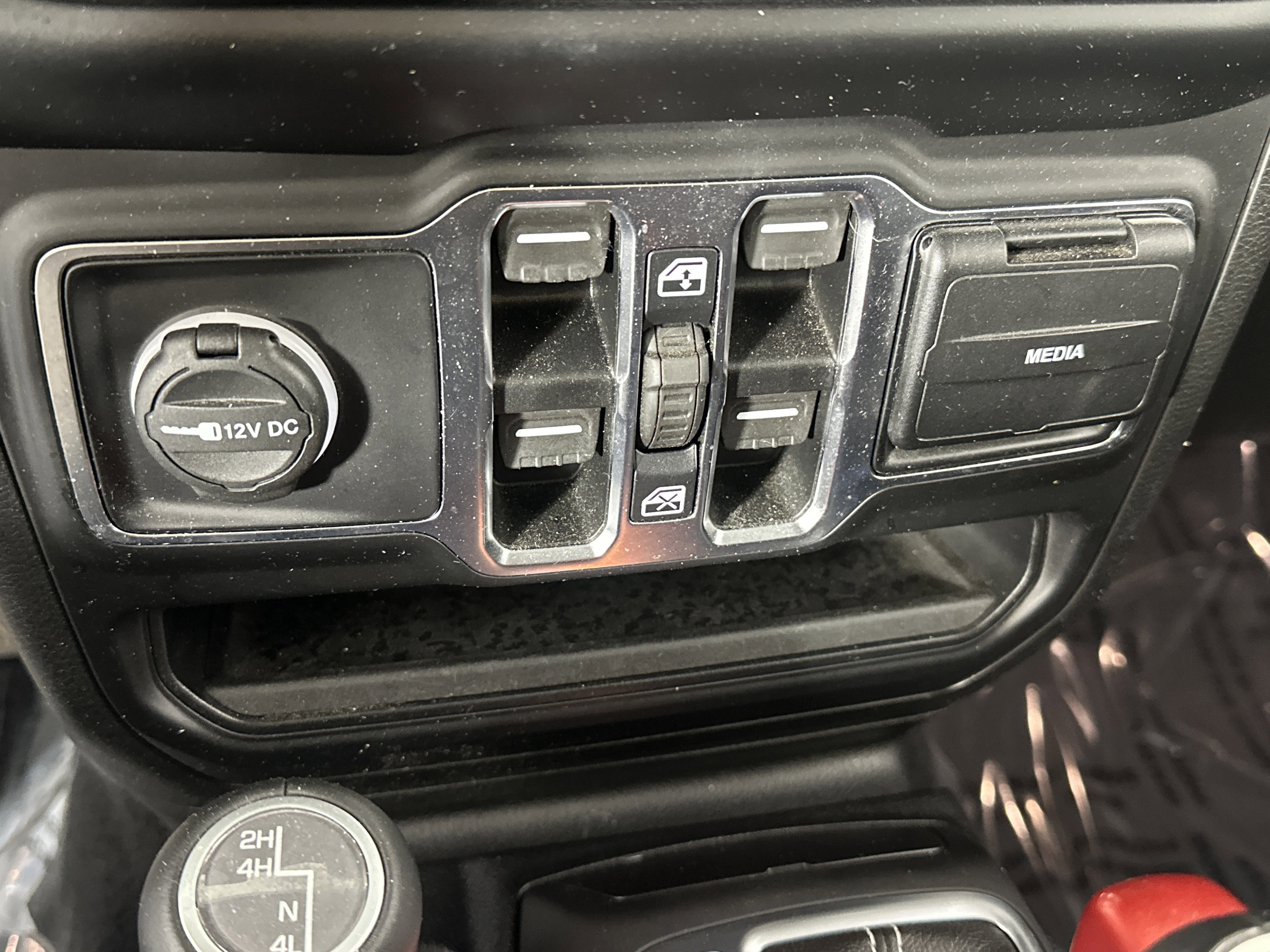 Used 2020 Jeep Wrangler Unlimited Sahara image 23