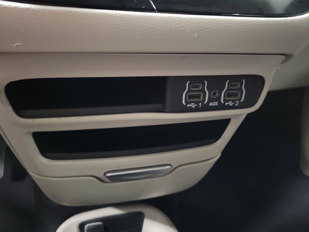 Used 2024 Chrysler Pacifica Touring-L FWD image 19