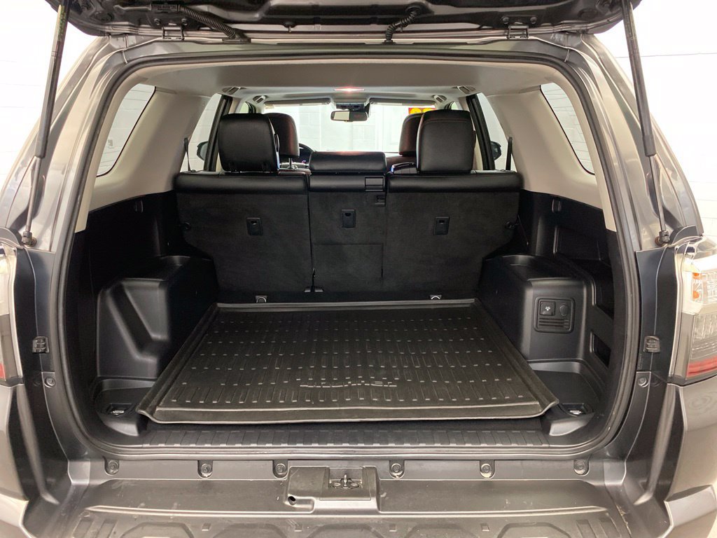 Used 2020 Toyota 4Runner Venture w/ Moonroof Package AWD/4WD image 26