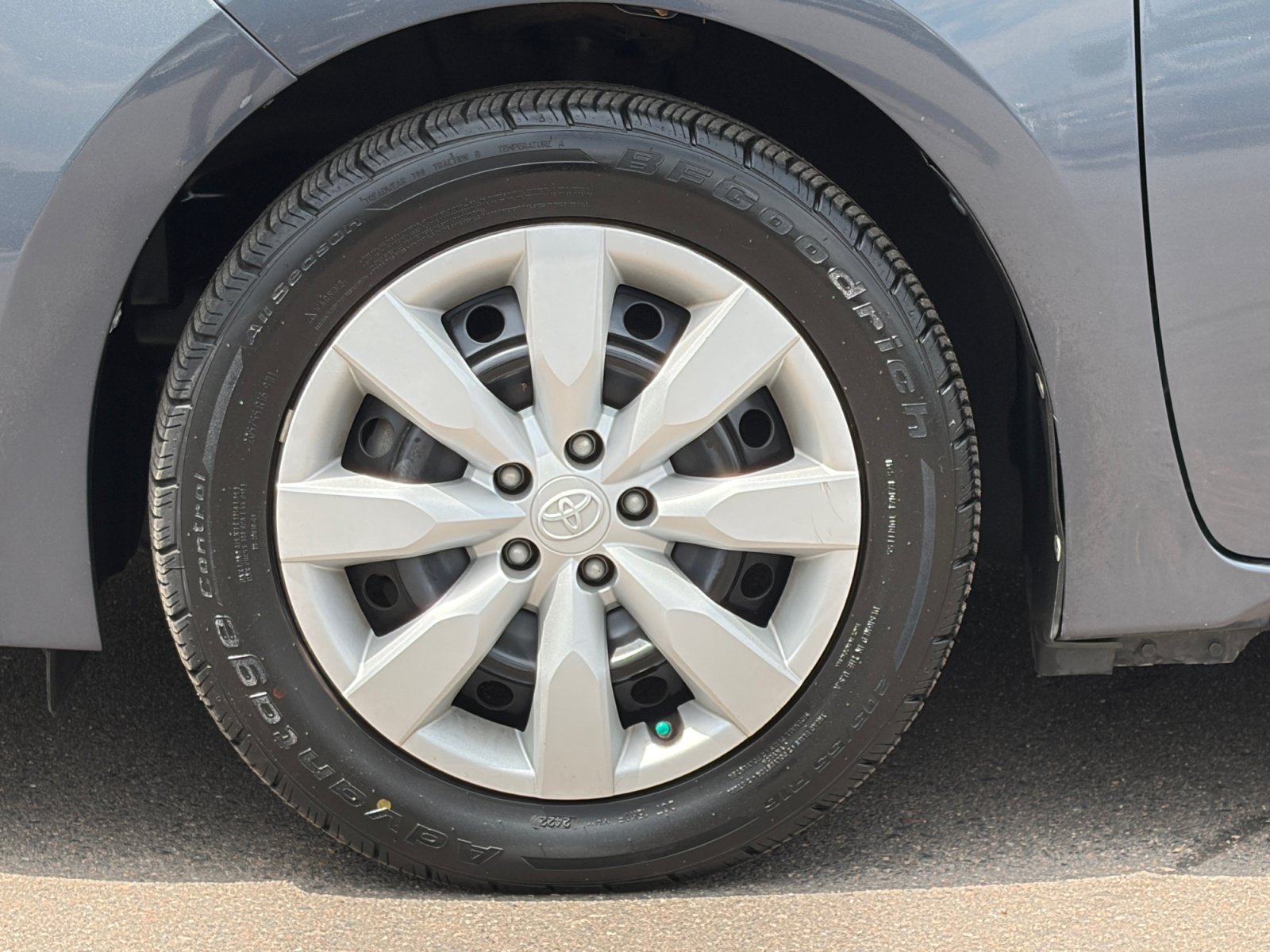 Used 2016 Toyota Corolla LE FWD image 11