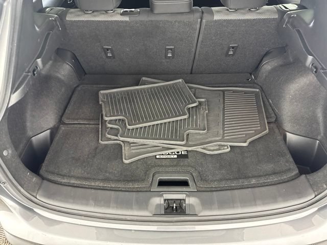 Used 2020 Nissan Rogue Sport SV AWD/4WD image 29