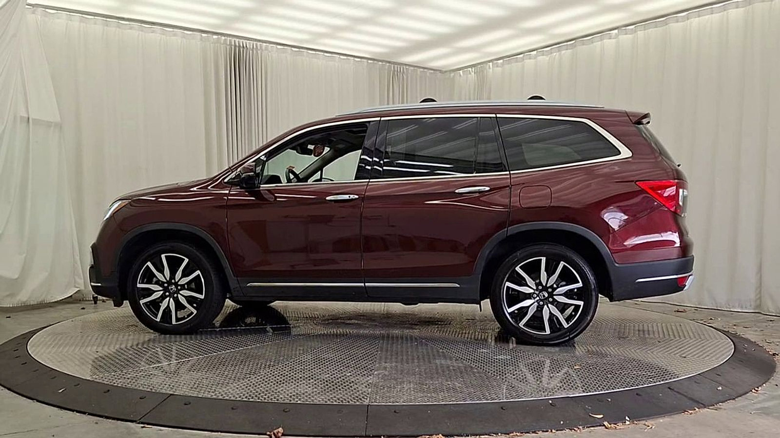 Used 2019 Honda Pilot Touring image 2