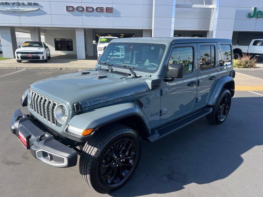 Used 2025 Jeep Wrangler Unlimited Sahara AWD/4WD image 2