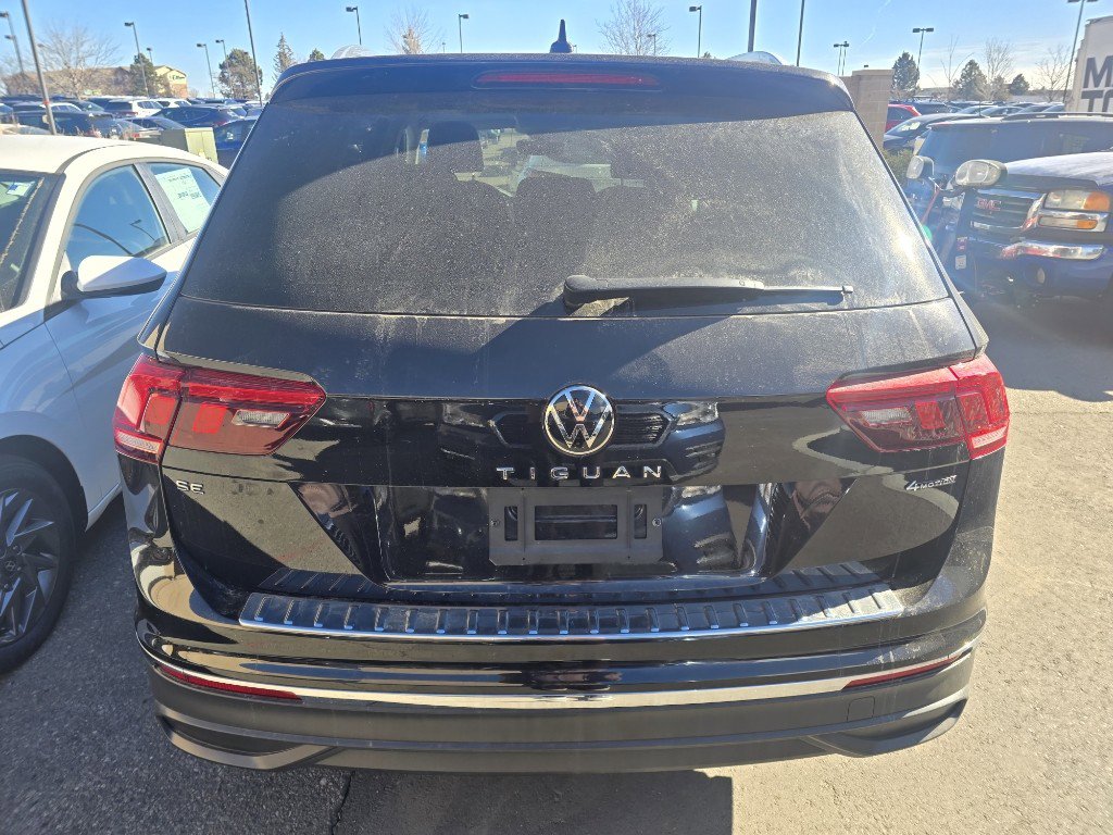Used 2022 Volkswagen Tiguan SE w/ Panoramic Sunroof Package image 3