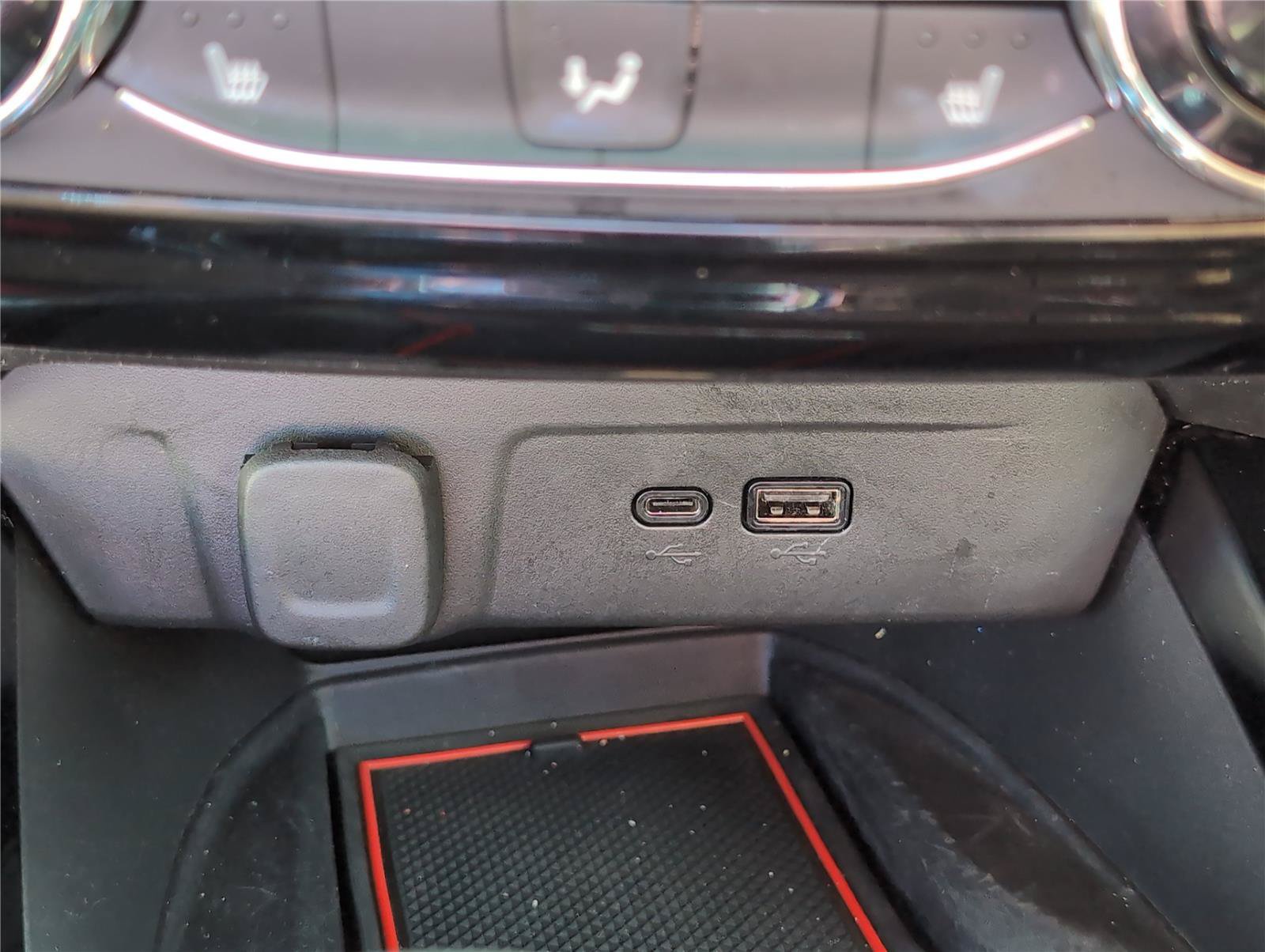 Used 2025 Chevrolet Trax RS w/ Sunroof Package FWD image 23
