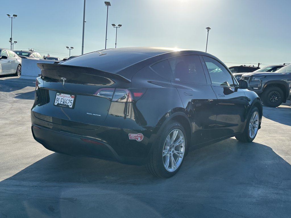 Used 2024 Tesla Model Y Long Range AWD/4WD image 7