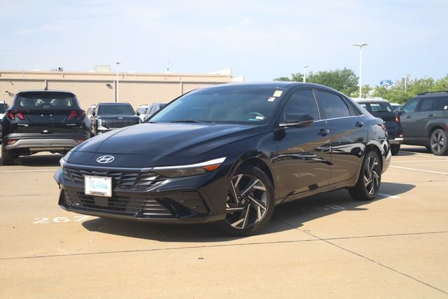 Certified 2025 Hyundai Elantra Limited FWD image 2
