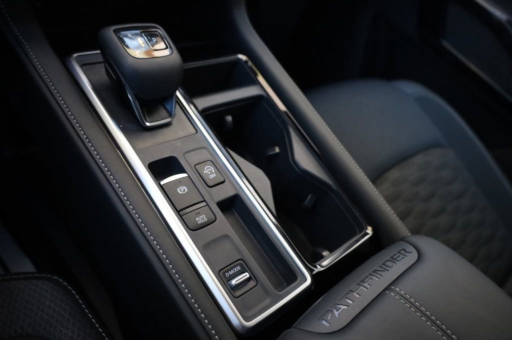 Used 2025 Nissan Pathfinder SV image 44