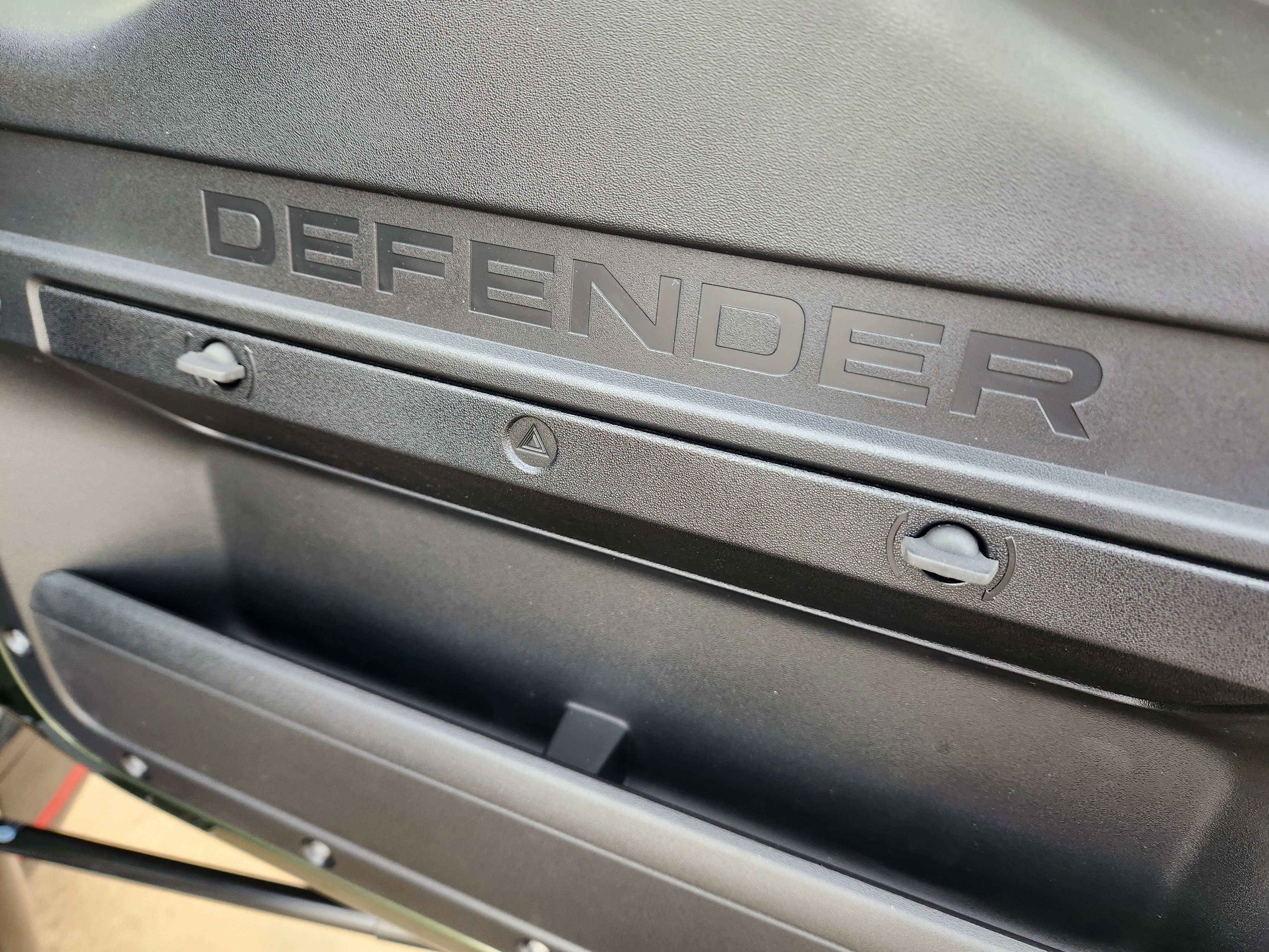 New 2026 Land Rover Defender 110 X-Dynamic SE image 37