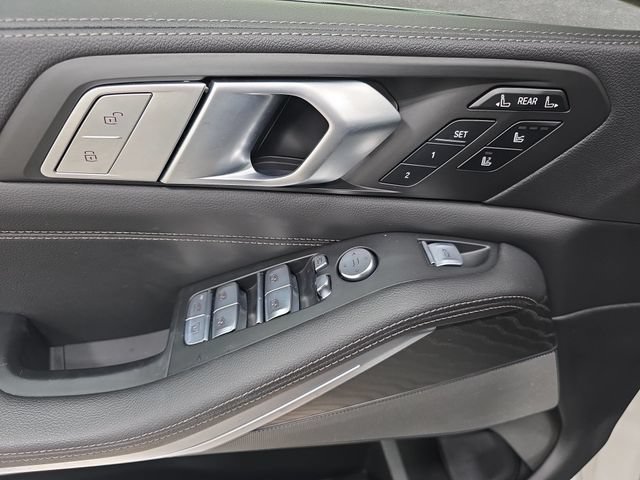 Used 2021 BMW X7 M50i AWD/4WD image 28