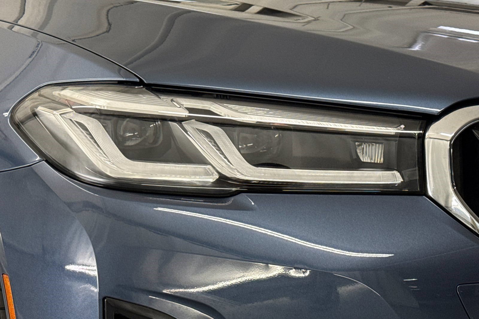 Used 2023 BMW 530e w/ Premium Package RWD image 11