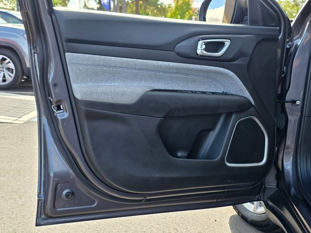 Used 2024 Jeep Compass Latitude image 20