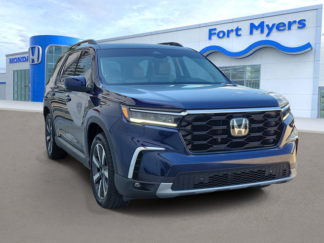 Used 2023 Honda Pilot Touring image 1