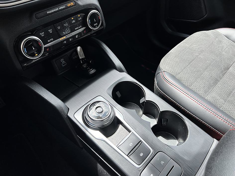 Used 2022 Ford Escape SEL w/ SEL Stealth AWD Package image 18