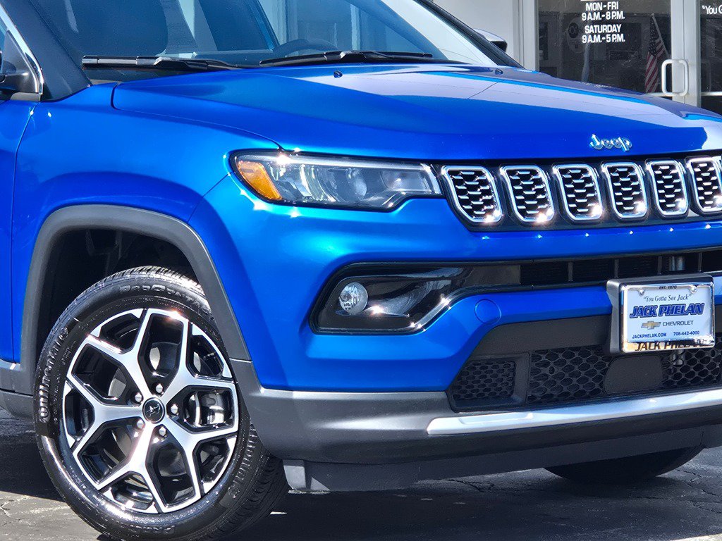 Used 2025 Jeep Compass Limited AWD/4WD image 3