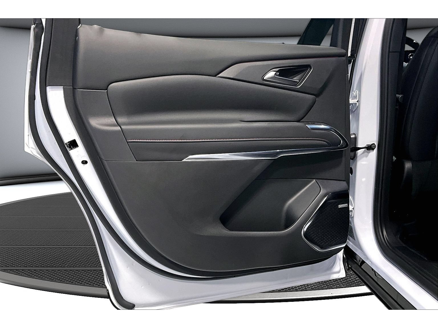 New 2026 Chevrolet Traverse RS w/ LPO, Floor Liner Package FWD image 39