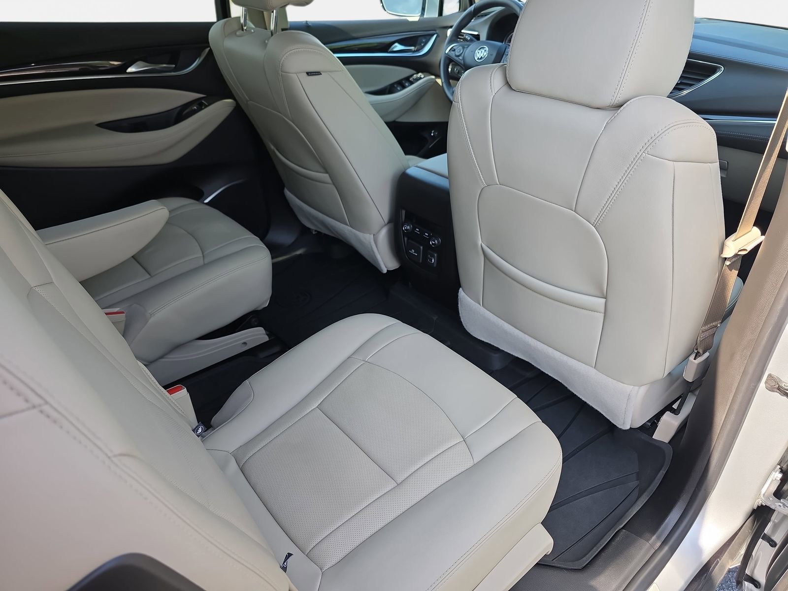 Used 2021 Buick Enclave Essence w/ Sound and Sites Package image 11