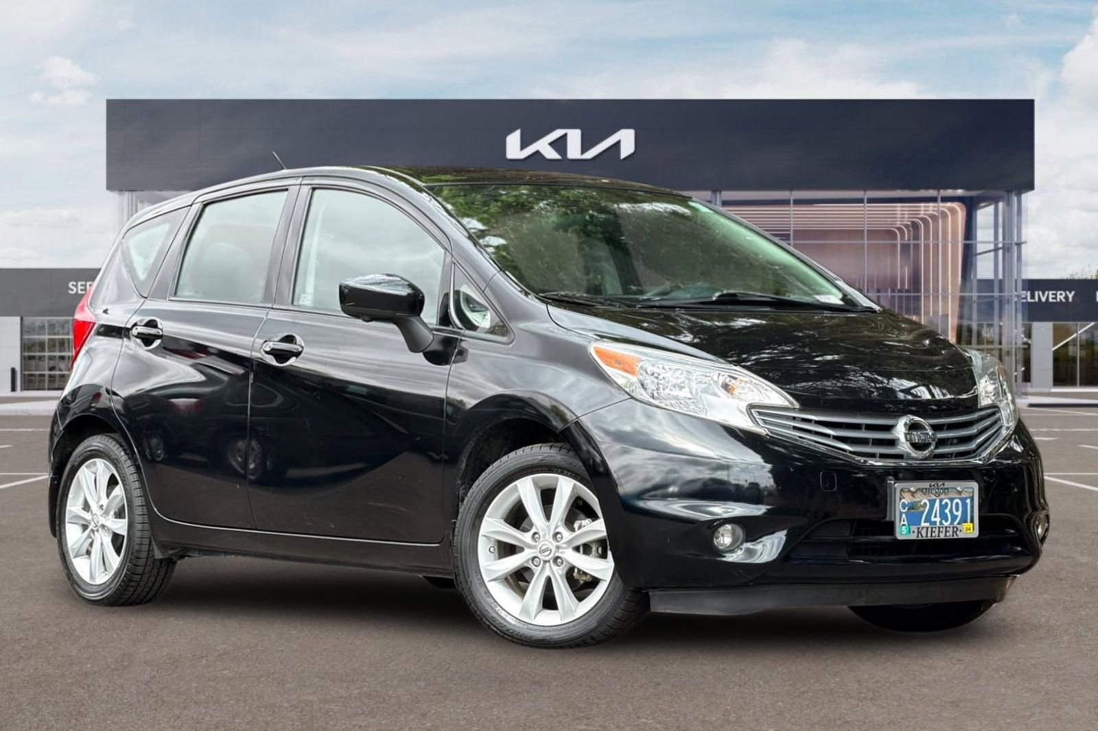 Used 2016 Nissan Versa Note FWD image 2