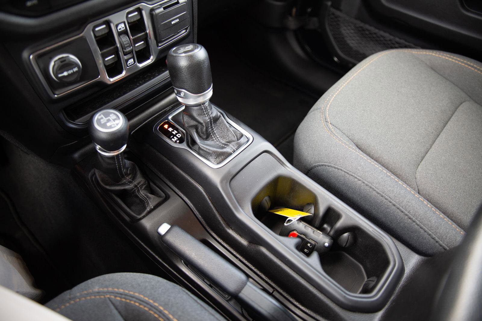 Used 2024 Jeep Wrangler Unlimited w/ Convenience Group AWD/4WD image 16