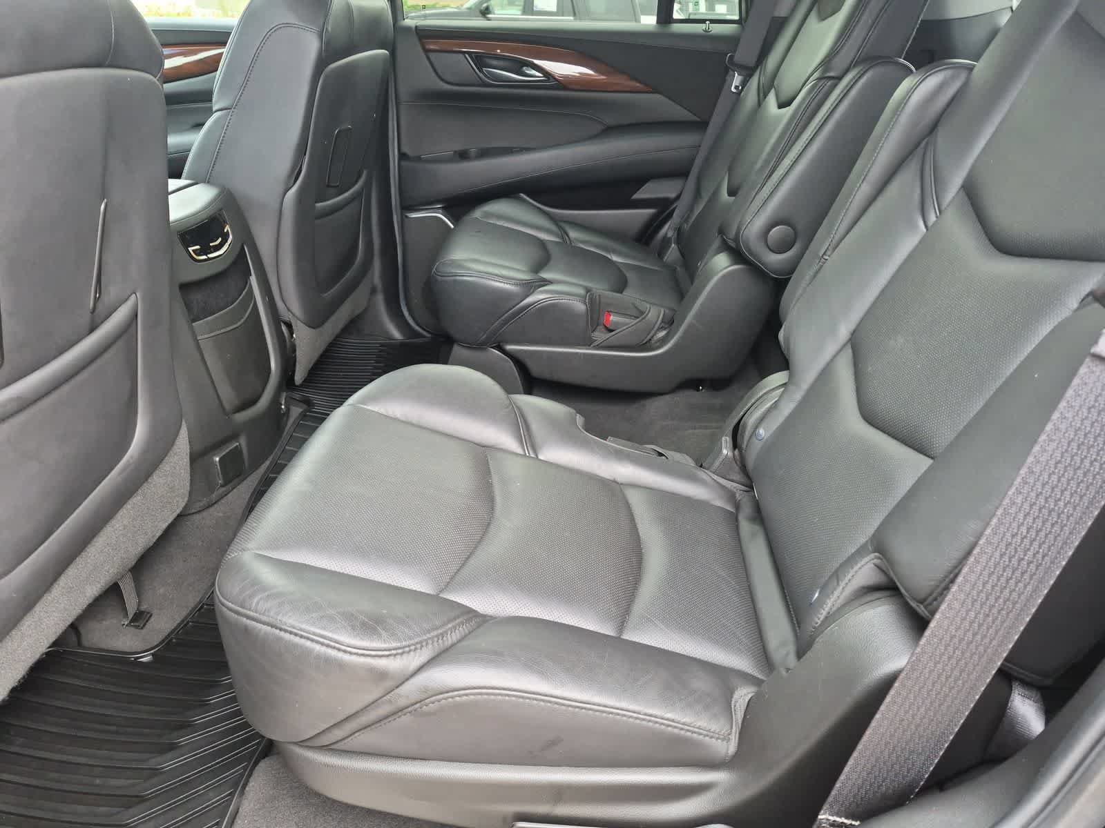 Used 2019 Cadillac Escalade Luxury w/ LPO, Radiant Package AWD/4WD image 20
