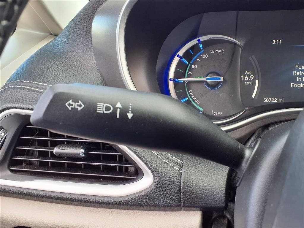 Used 2023 Chrysler Pacifica Touring-L FWD image 29