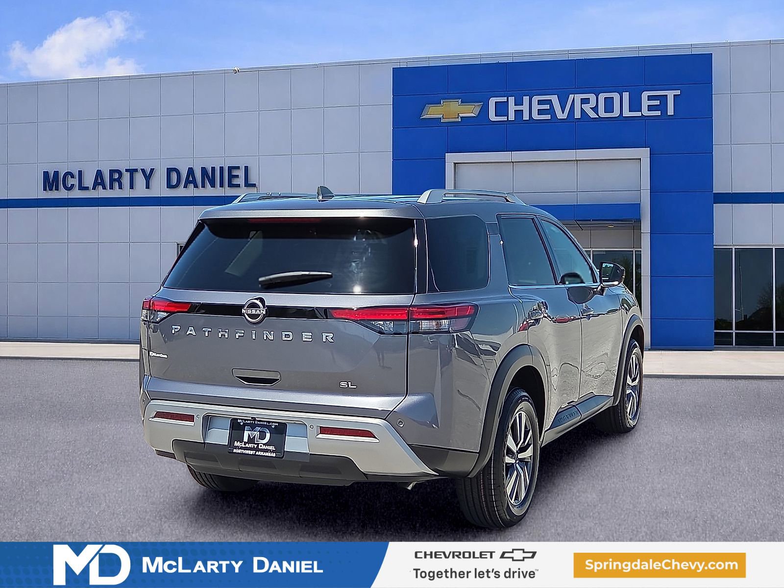 Used 2024 Nissan Pathfinder SL FWD image 5