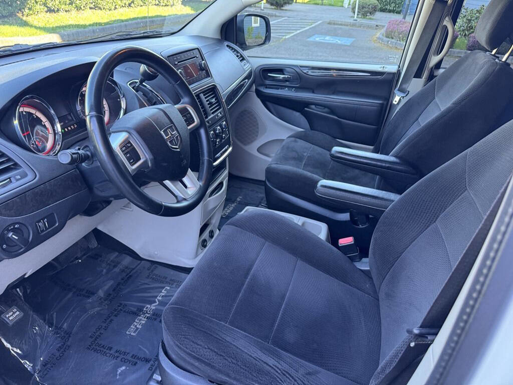 Used 2013 Dodge Grand Caravan SE FWD image 14