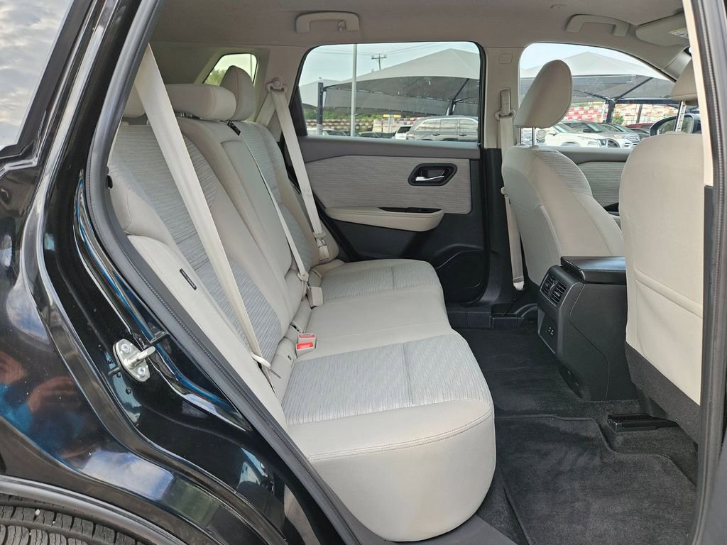 Used 2023 Nissan Rogue SV image 27