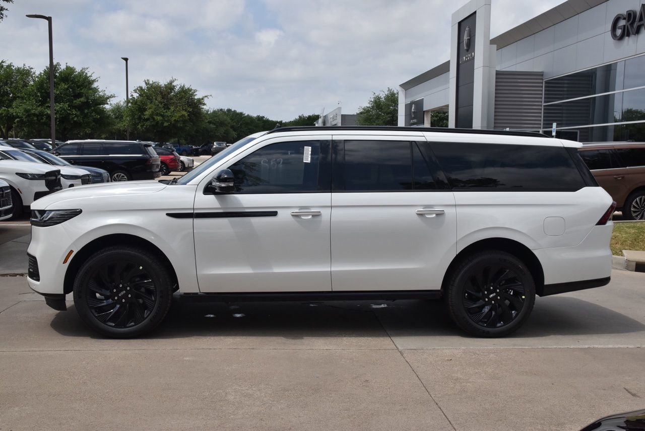 New 2026 Lincoln Navigator L Reserve w/ Jet Appearance Package AWD/4WD image 11