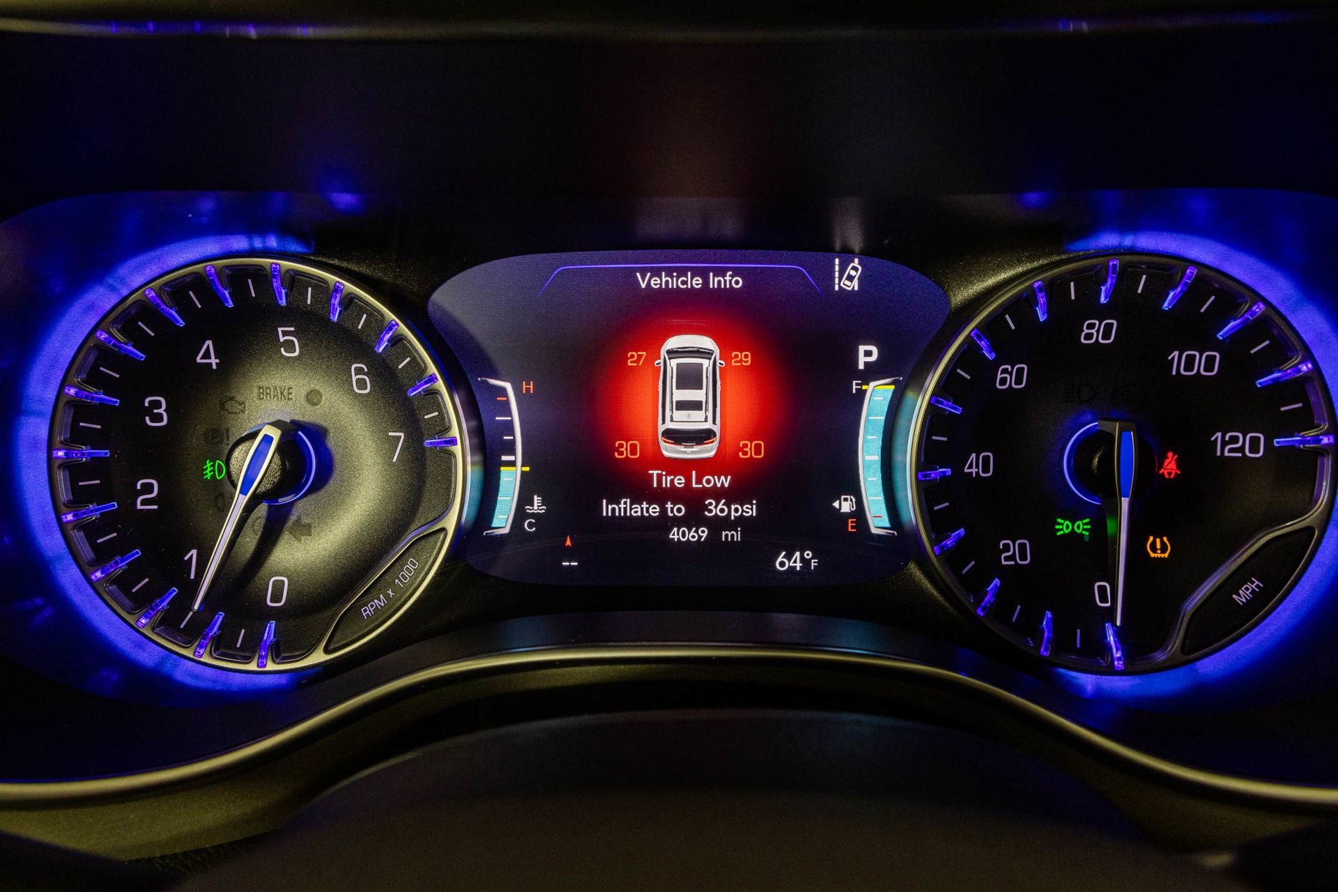 Used 2023 Chrysler Pacifica Limited w/ Uconnect Theater Family Group image 38