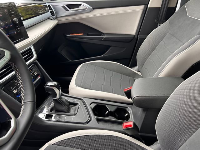 New 2026 Volkswagen Taos SE image 9