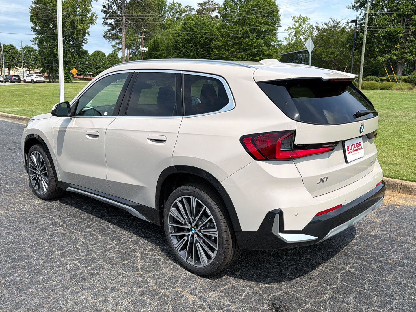 New 2026 BMW X1 xDrive28i w/ Technology Package AWD/4WD image 4