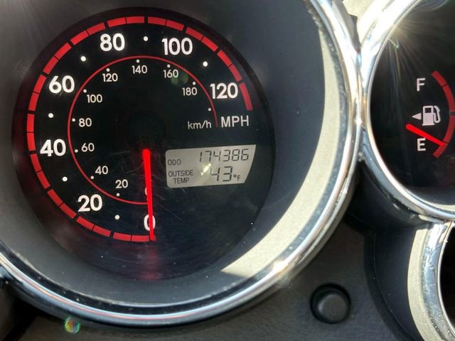 Used 2007 Pontiac Vibe w/ Preferred Package FWD image 18