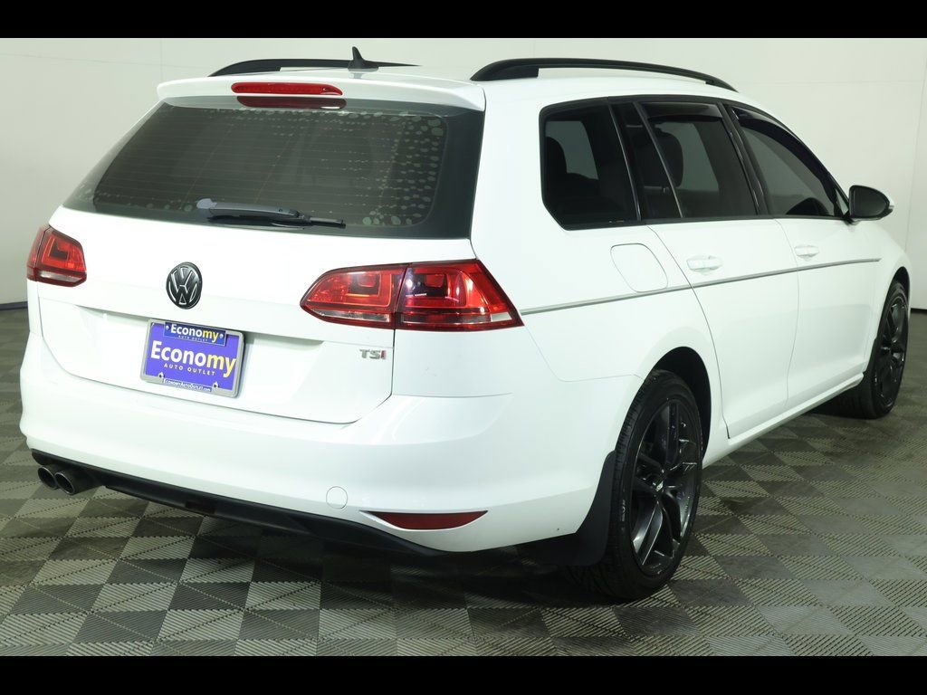 Used 2015 Volkswagen Golf S image 9