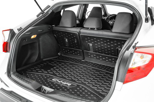 Used 2019 Toyota C-HR LE image 48