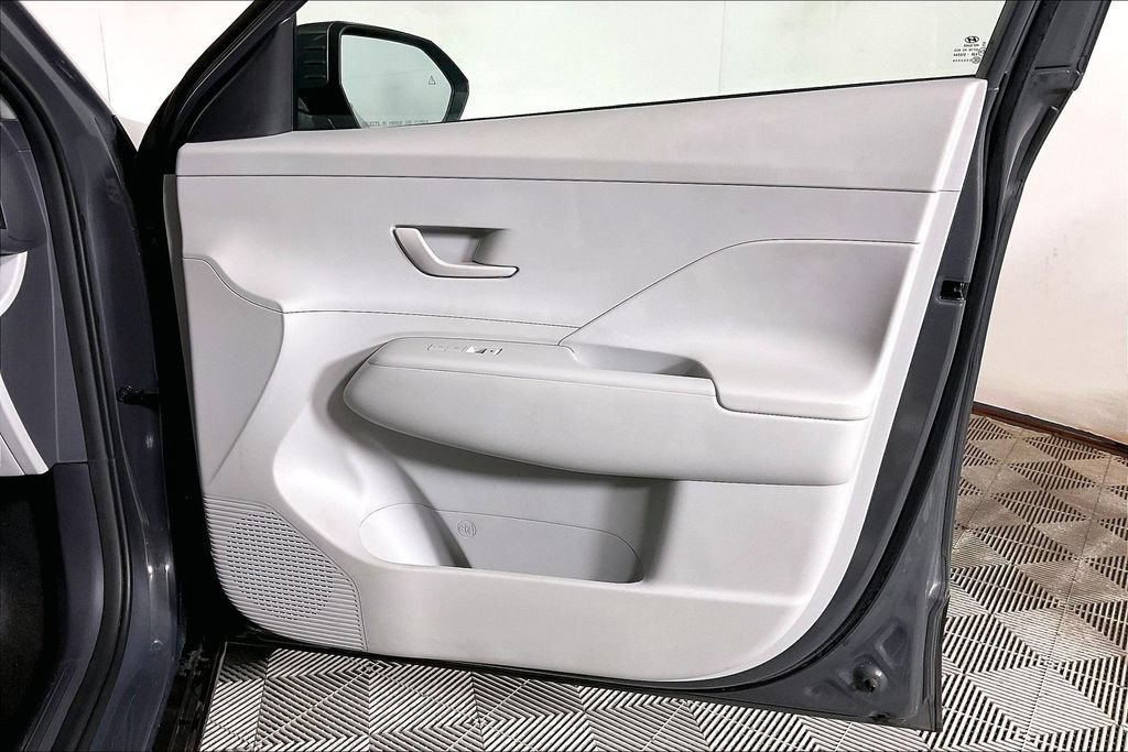Used 2025 Hyundai Kona SEL FWD image 23