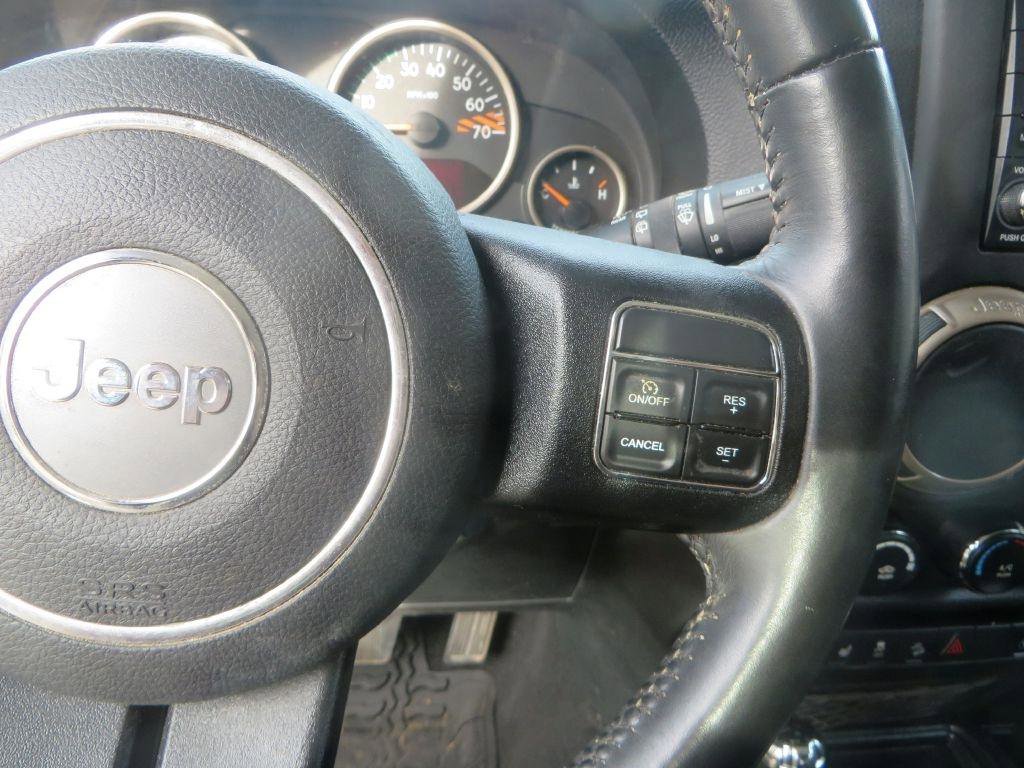 Used 2016 Jeep Wrangler Unlimited Sahara image 14