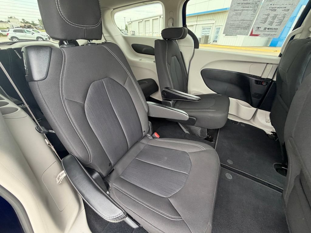Used 2021 Chrysler Voyager LX FWD image 27