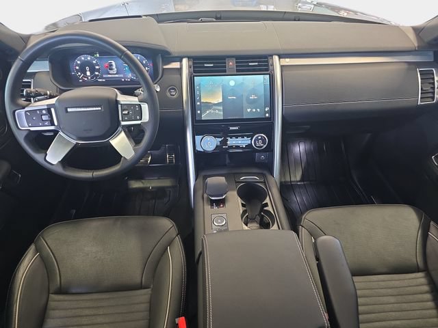 Used 2024 Land Rover Discovery Dynamic SE AWD/4WD image 10