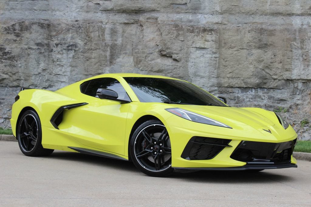 Used 2022 Chevrolet Corvette Stingray Premium Cpe w/ Z51 Performance Package RWD image 3