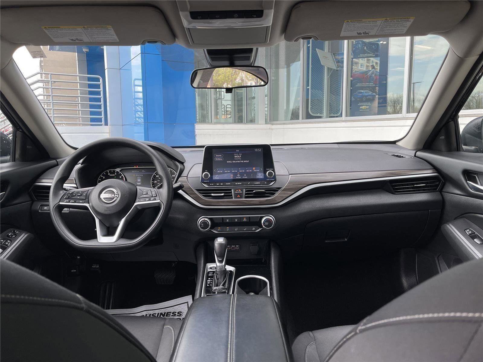 Used 2024 Nissan Altima 2.5 SV FWD image 17