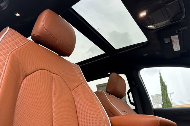 New 2026 Chrysler Pacifica Pinnacle w/ Trailer Tow Group image 16