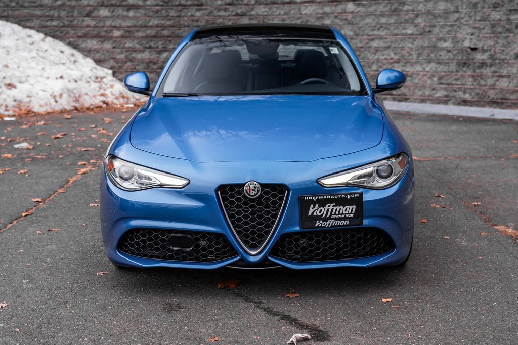 Used 2017 Alfa Romeo Giulia AWD image 2