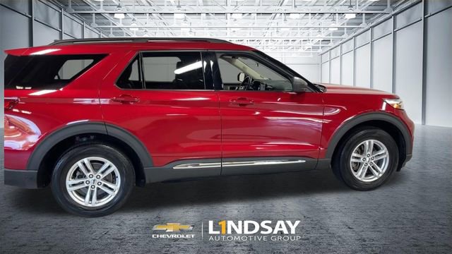 Used 2022 Ford Explorer XLT w/ Equipment Group 202A image 2