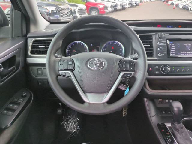 Certified 2017 Toyota Highlander LE FWD image 16