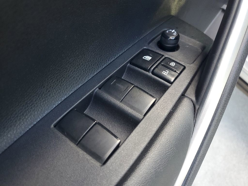 Used 2024 Toyota Corolla Cross SE image 18